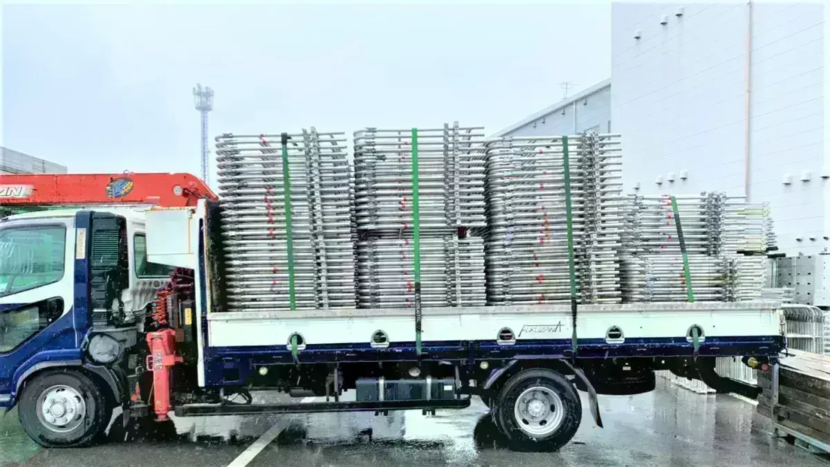 クレーンによる荷役作業がメイン