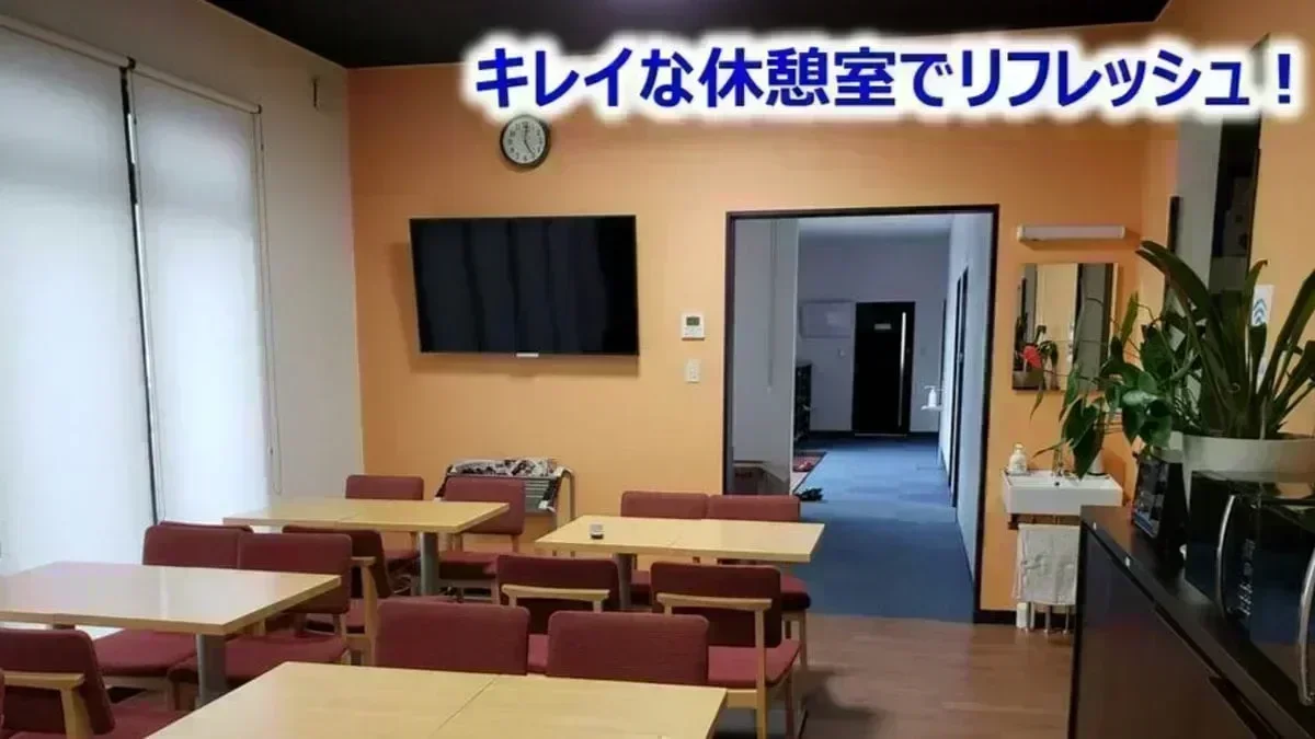 広々ラウンジでしっかり休憩♪