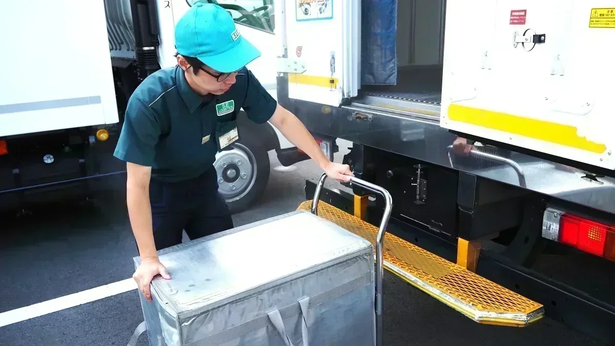 入学祝金 (小学校20万円、中学校30万円、高校50万円)