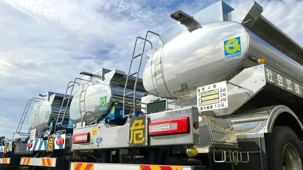 賞与年2回+業績賞与年1回 (業績による)