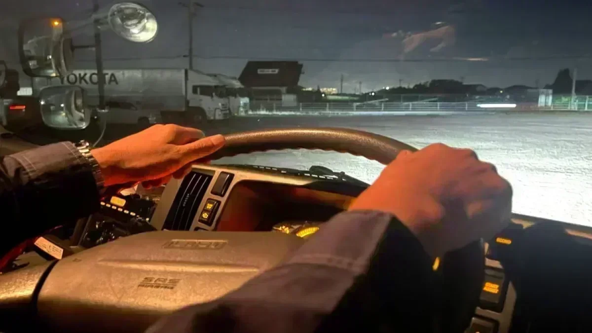 夜間のドラッグストアへ食品配送！