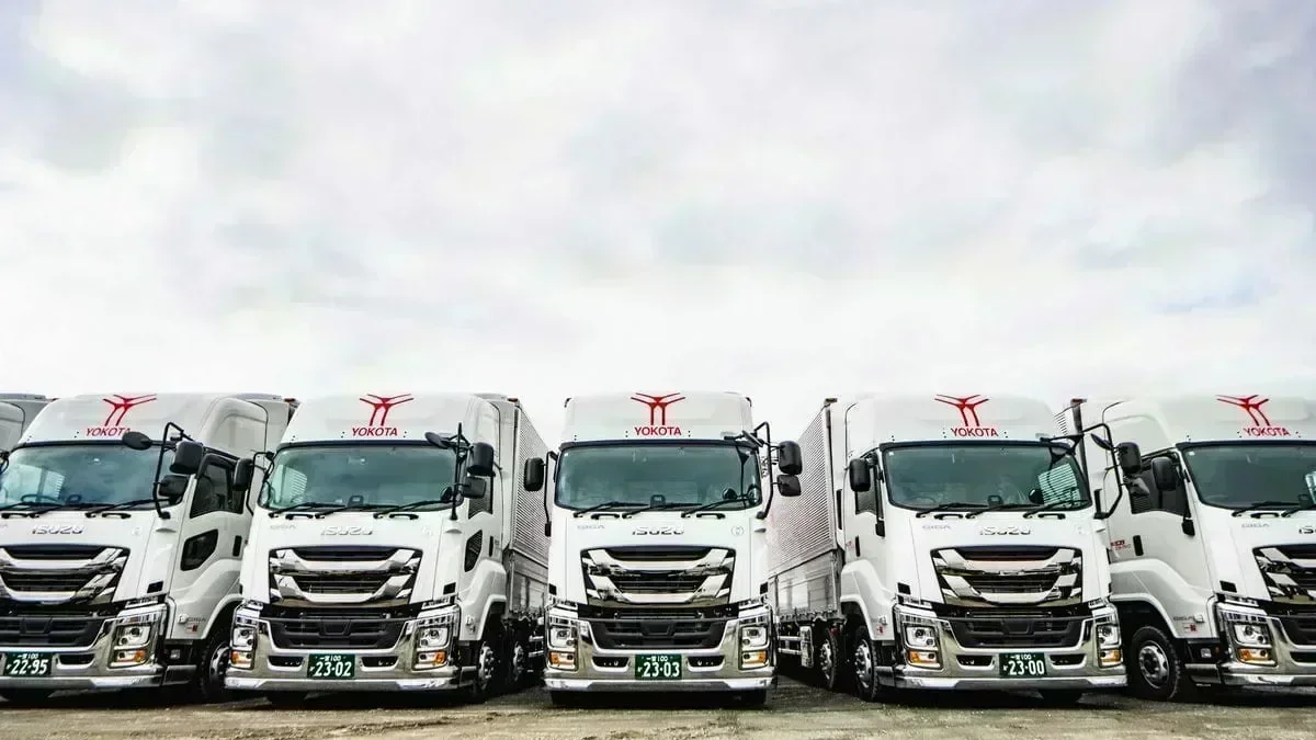 「中型免許 (旧普通免許の場合は8t限定) 」があれば未経験でも応募OK！