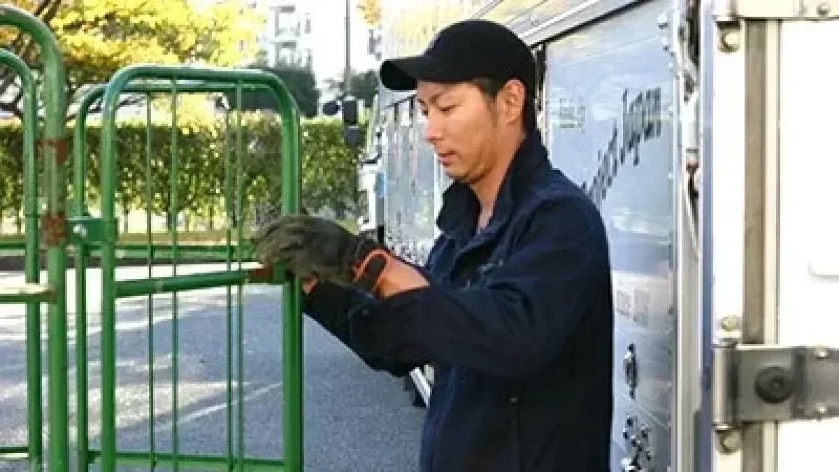 休日出勤手当 (1時間でも日給10,000円~を支給)